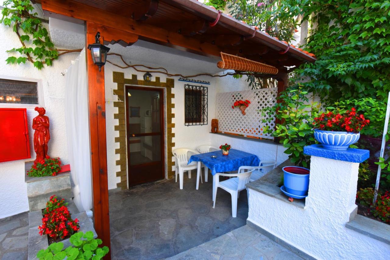 Haus Niko Apartments And Suites Nea Poteidaia Quarto foto