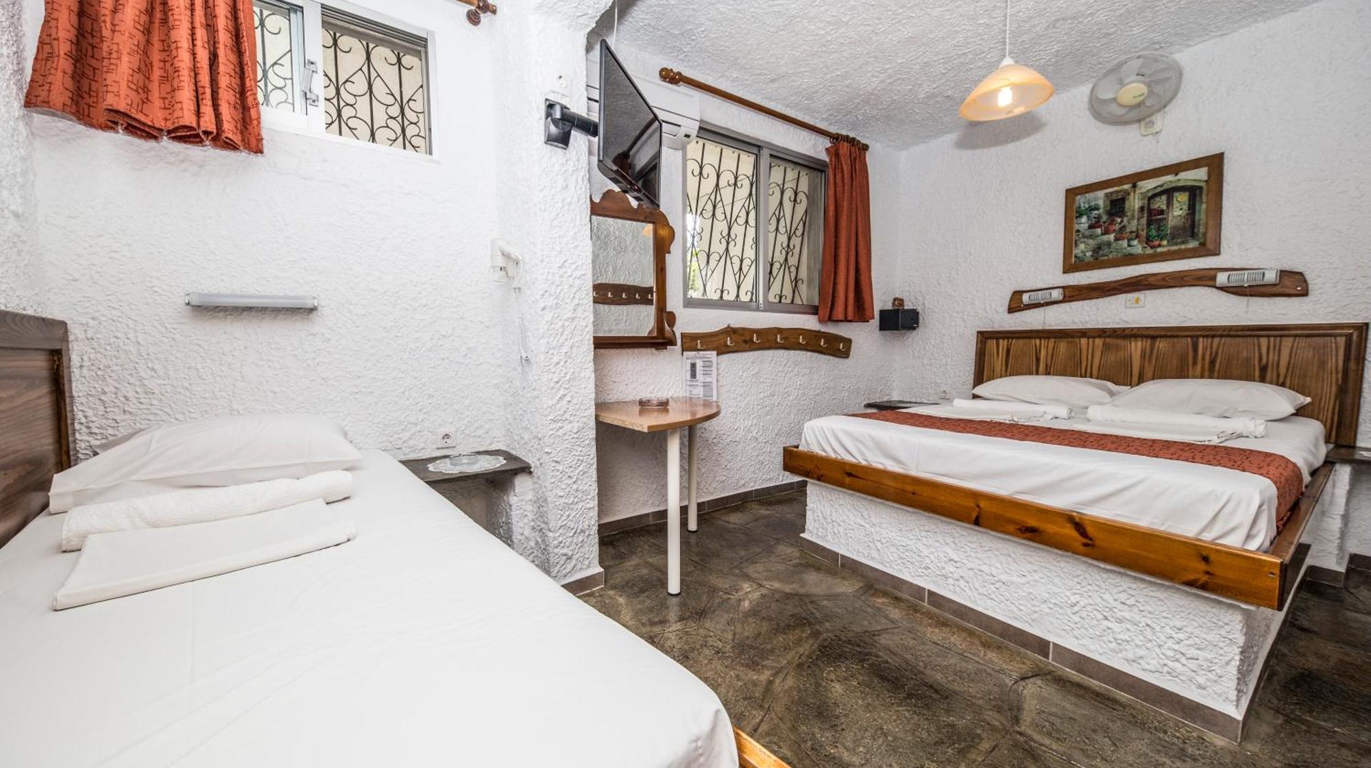 Haus Niko Apartments And Suites Nea Poteidaia Quarto foto