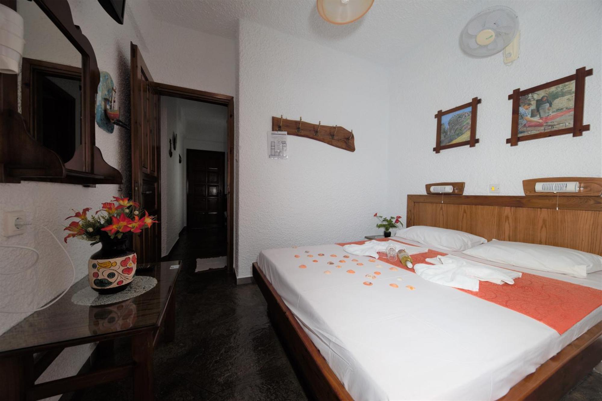 Haus Niko Apartments And Suites Nea Poteidaia Quarto foto