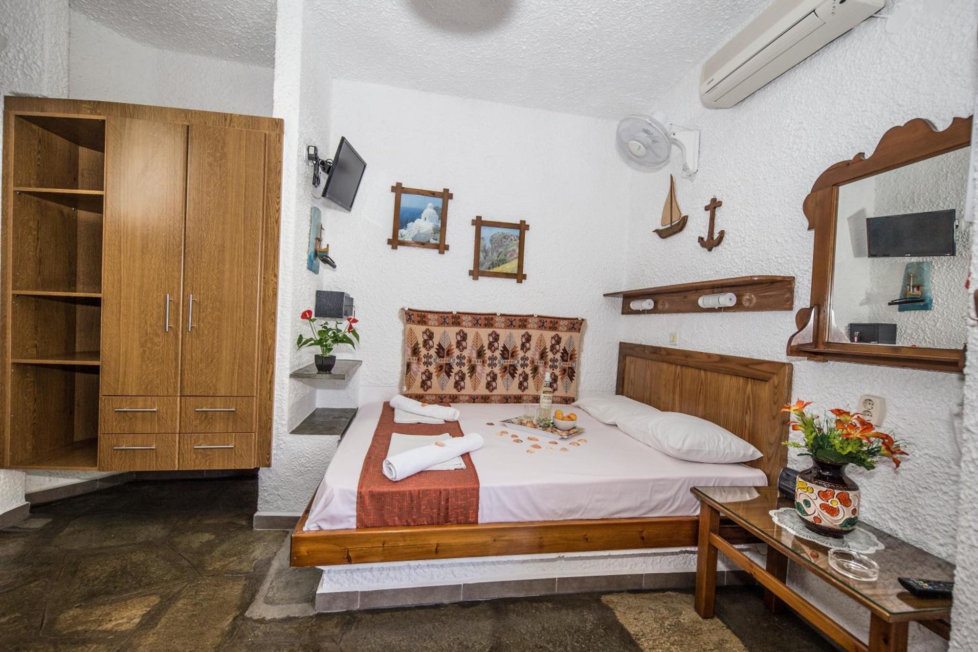 Haus Niko Apartments And Suites Nea Poteidaia Quarto foto