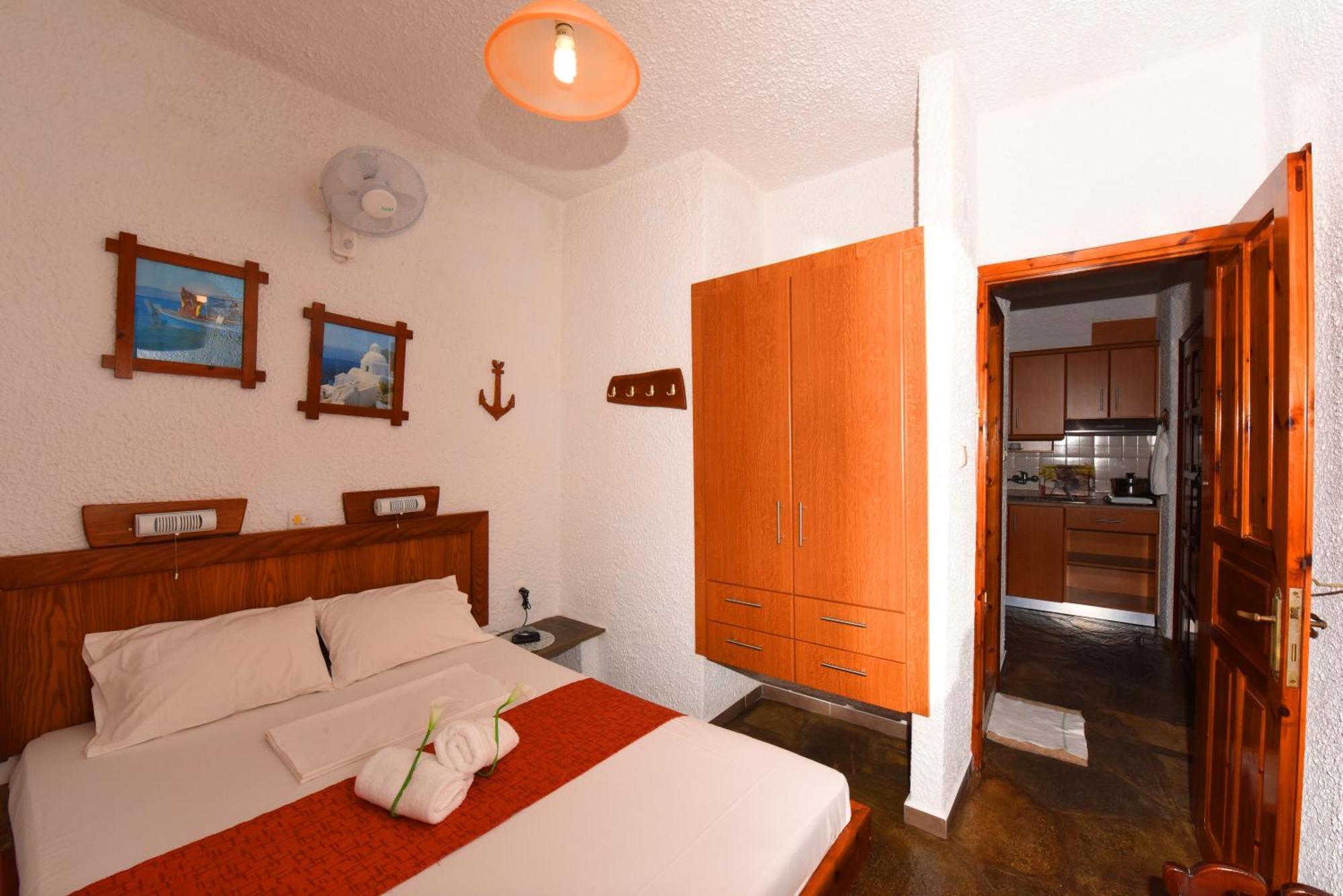 Haus Niko Apartments And Suites Nea Poteidaia Quarto foto