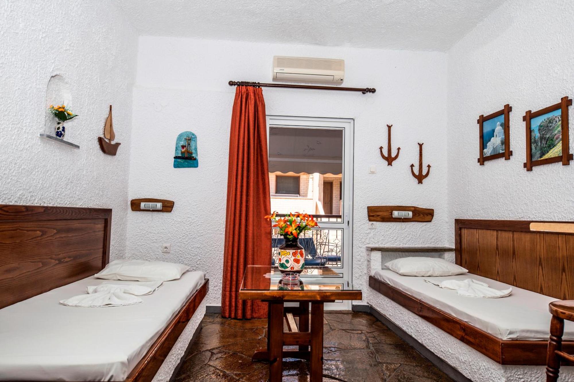 Haus Niko Apartments And Suites Nea Poteidaia Quarto foto