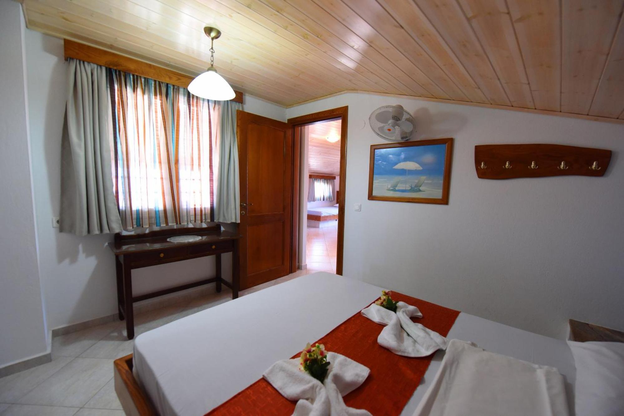 Haus Niko Apartments And Suites Nea Poteidaia Quarto foto